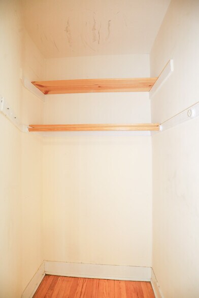 Building Photo - 4250 N Francisco Ave