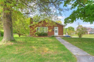Building Photo - 1000 Willard Dr SE