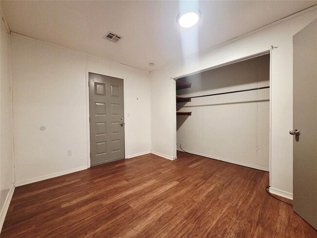 Building Photo - 3413 Willow Creek Dr