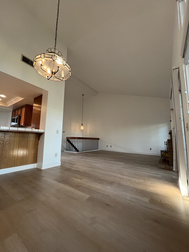 Building Photo - 1550 Apache Dr