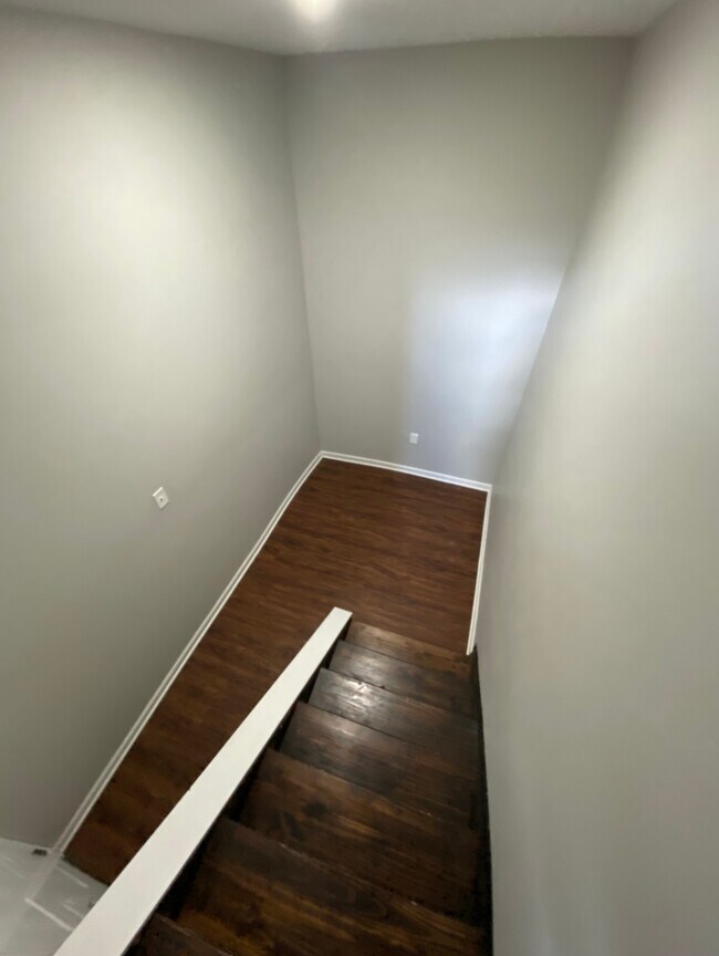 Building Photo - 5th Ave