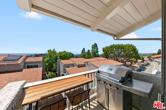 Primary Photo - 28206 Rey De Copas Ln