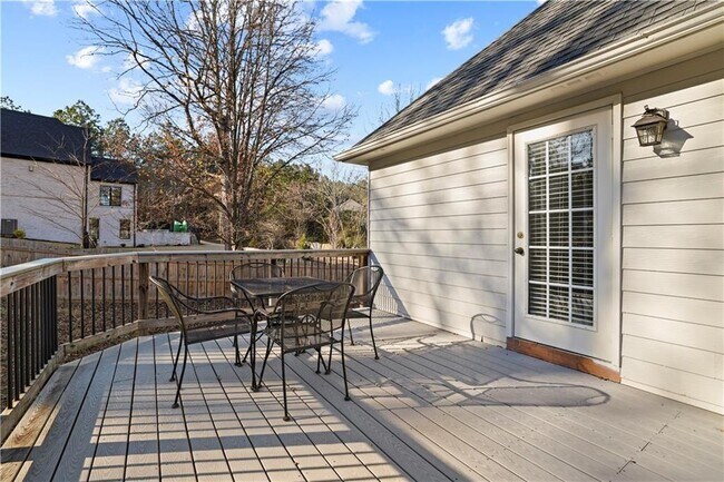 Building Photo - 3010 Lakeside Ct
