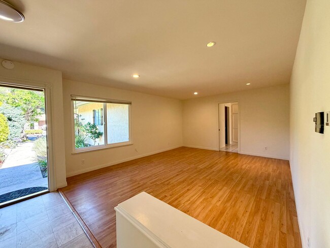 Building Photo - 943 N Patterson Ave