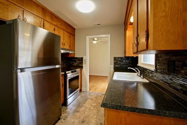 Building Photo - 5621 Bridlewood Dr