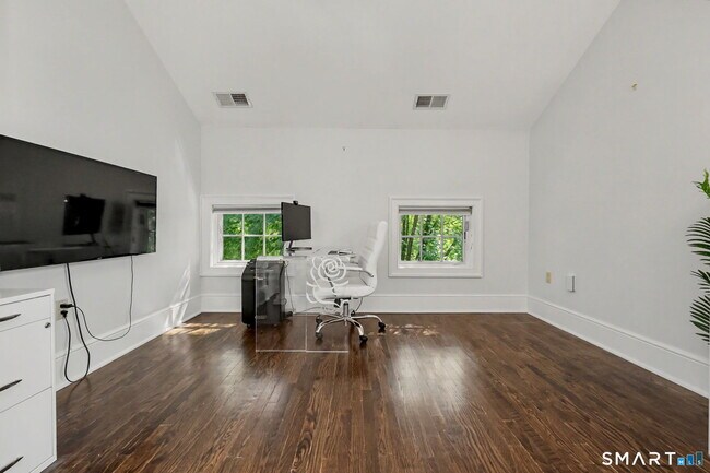 Building Photo - 16 Elmwood Drive