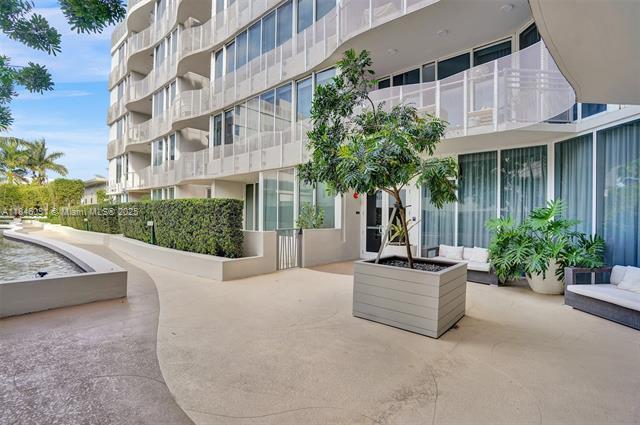 Building Photo - 2100 Park Ave
