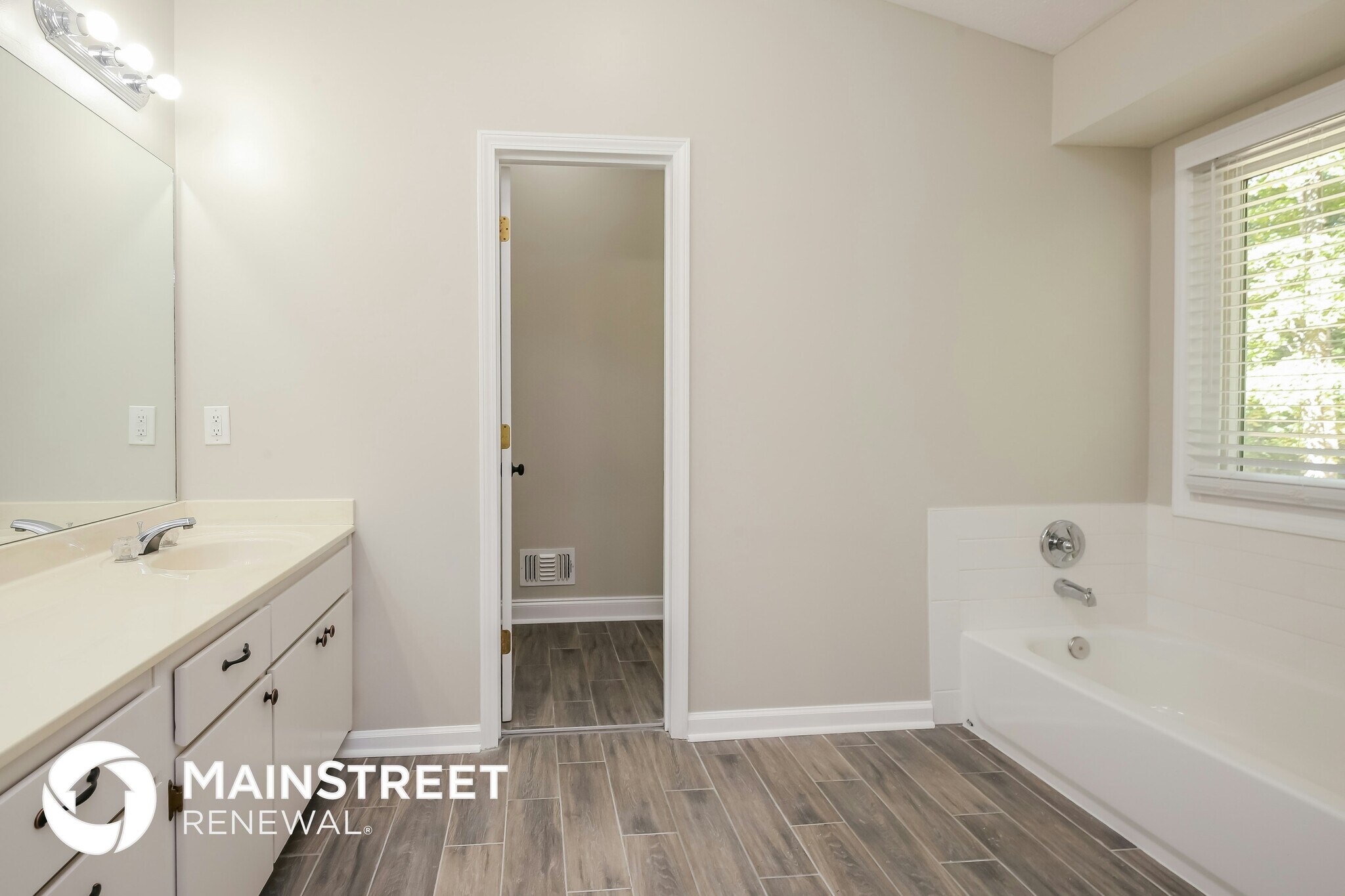 Building Photo - 1255 Taramore Dr