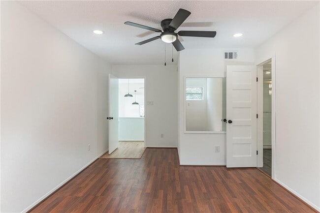 Building Photo - 2200 Trailside Dr