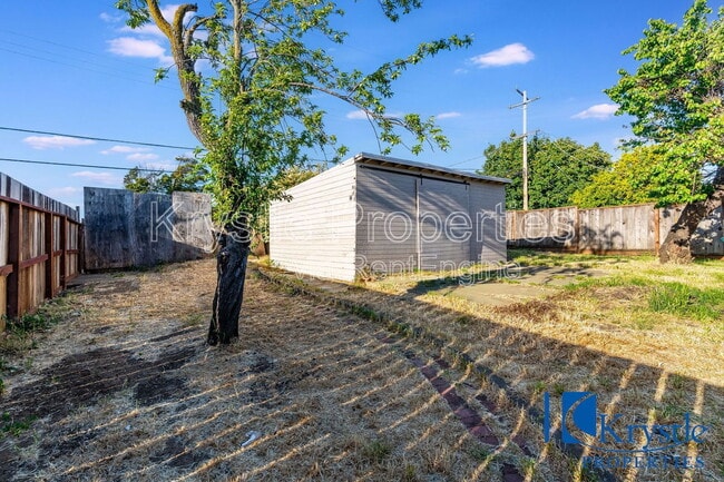 Building Photo - 218 Steffan St