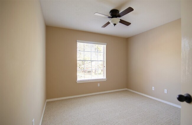 Building Photo - 142 W Russet Grove Cir