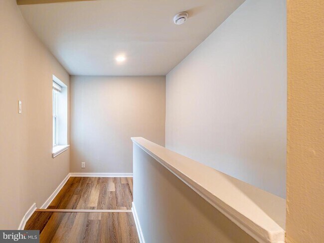 Building Photo - 161 Brown St