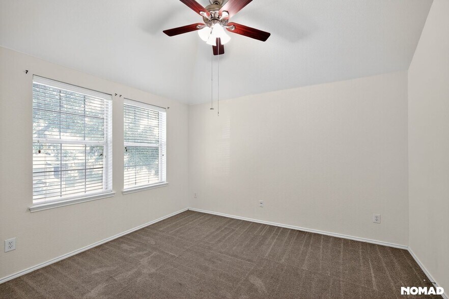 Building Photo - 1725 Bluebird Dr