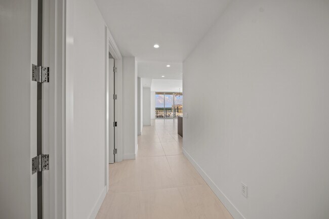 Building Photo - 301 Quay Commons Quay