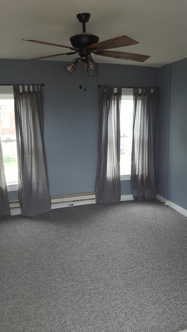 Building Photo - 127 1/2 S 7th St