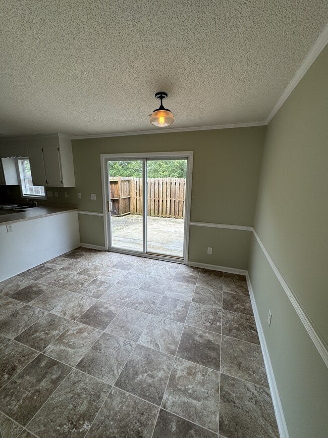 Building Photo - 2345 Vineyard Dr