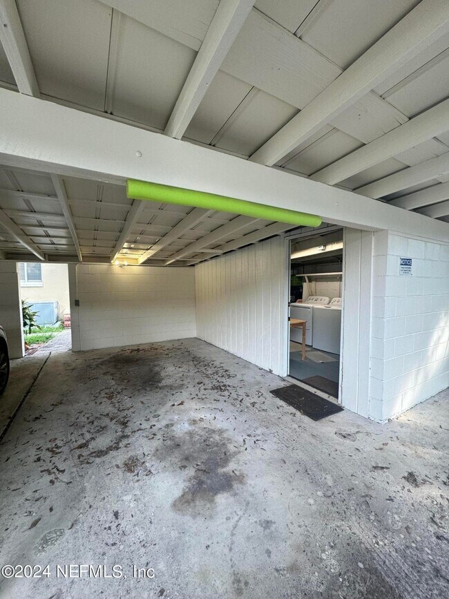 Building Photo - 3219 Oak St