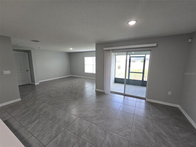 Building Photo - 4703 SW 85th Pl