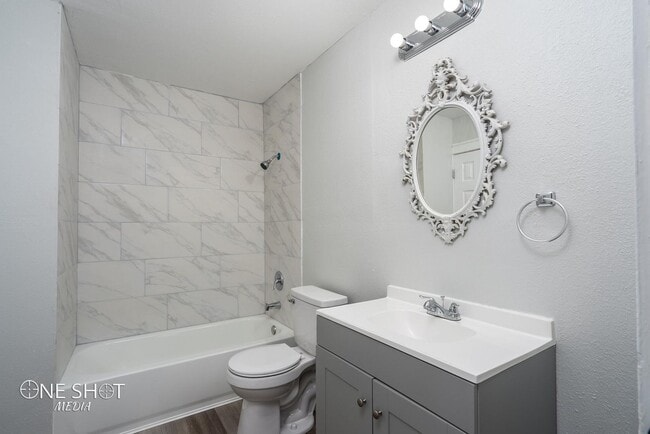 Building Photo - 842 Grand Ave