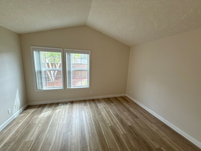 Building Photo - 5512 Murray St SE