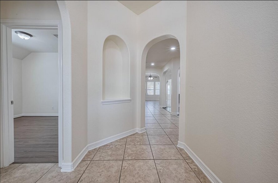 Building Photo - 2011 Fern River Ct