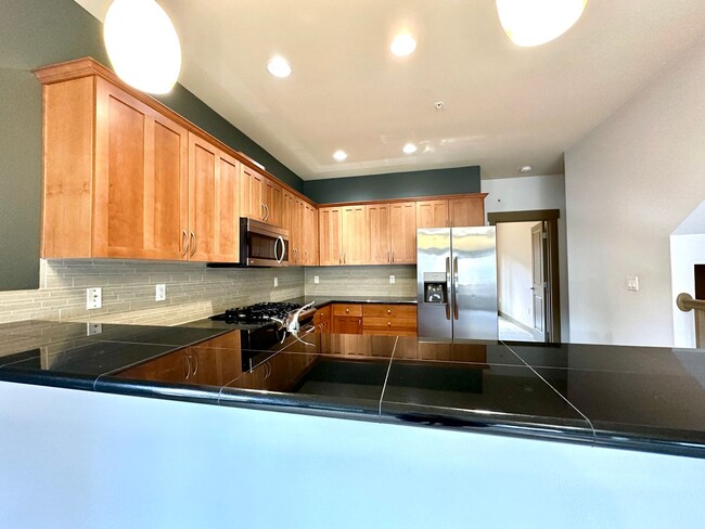 Building Photo - 3bd/2.5ba Bothell Townhome