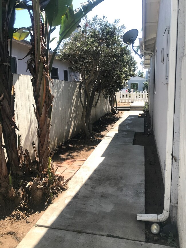 Building Photo - Large Beach House Over Two Car Garage