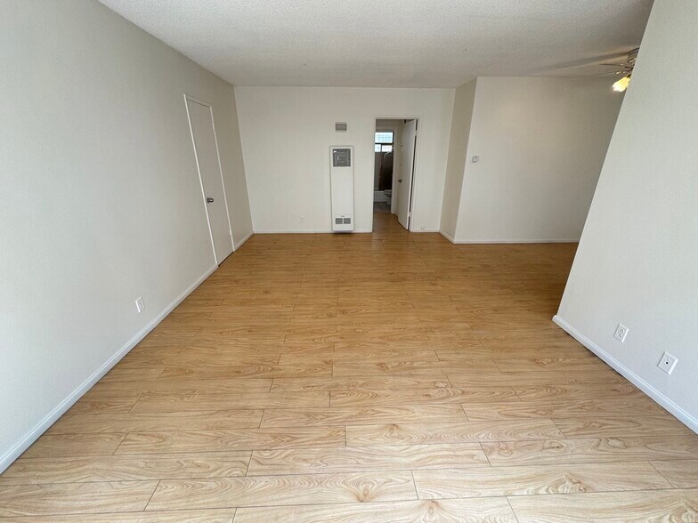 Building Photo - 555 N Ardmore Ave