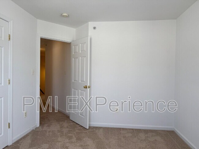 Building Photo - 12302 Open View Ln