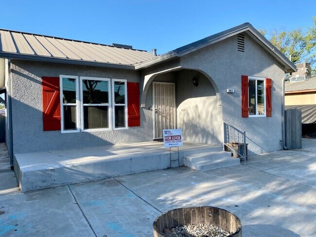 Primary Photo - $2,050 Charming 2 Bedroom Home with beauti...