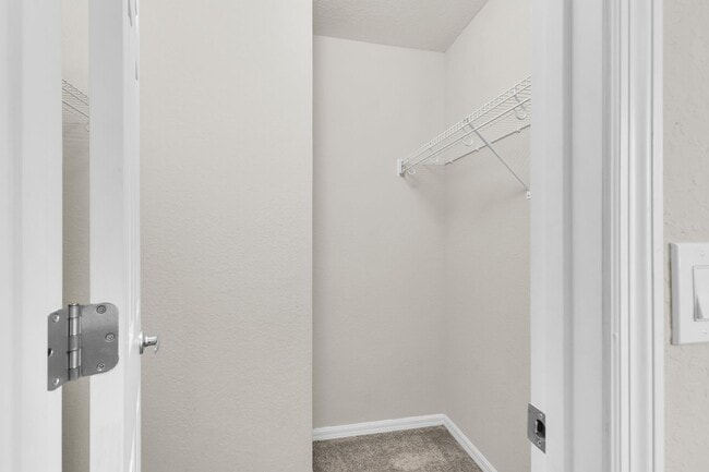 Building Photo - Beautiful 3/2/2 House for Rent. Available Now!