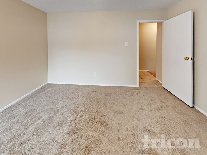 Building Photo - 11010 Maple Rock Dr