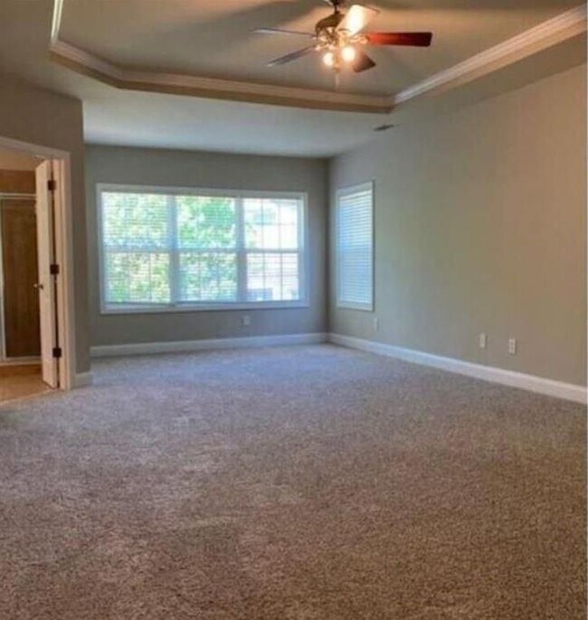 Building Photo - 12820 Doe Dr