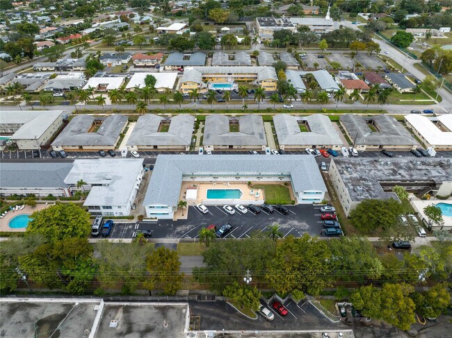 Building Photo - 3525 Tyler St