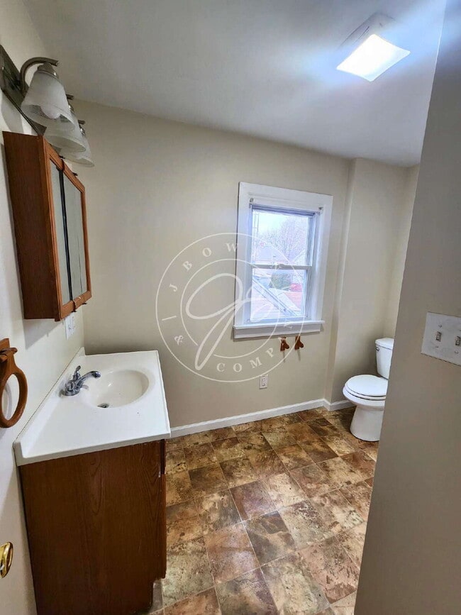 Building Photo - Charming 3–4 Bedroom West Toledo Home with Bonus Room & Garage