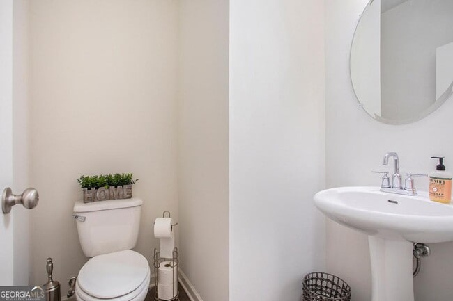 Building Photo - 2414 Fitts Dr