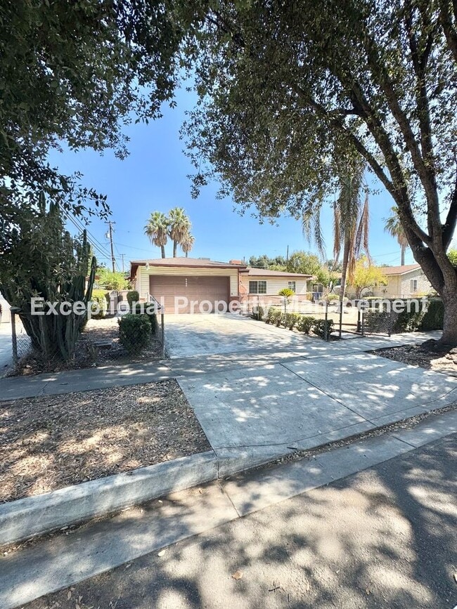 Primary Photo - Great 3 bed 2 bath home