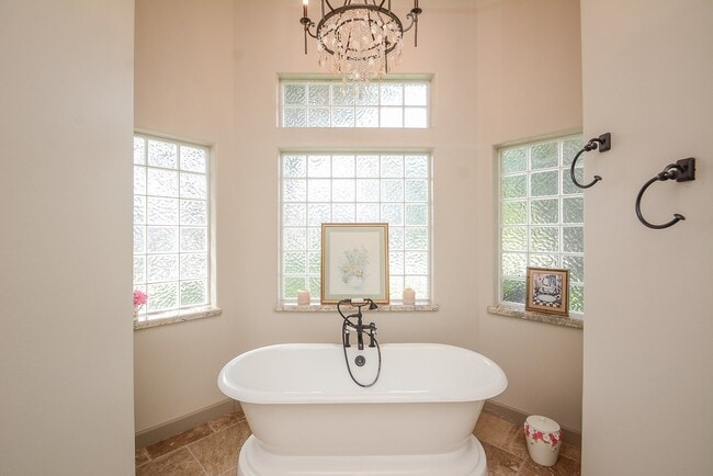 Building Photo - 15302 Bandera Falls Bend