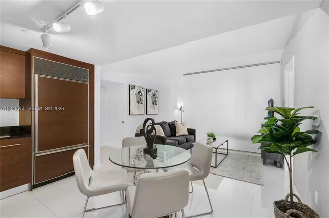 Building Photo - 485 Brickell Ave