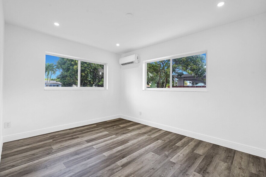 Building Photo - 2212 Roosevelt St