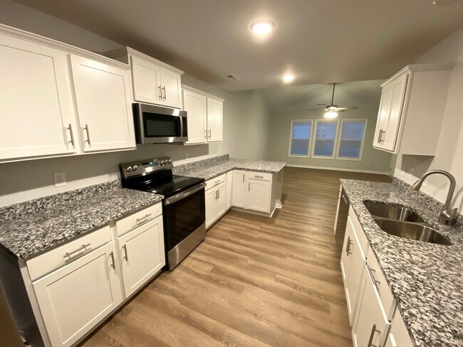 Building Photo - 810 Discovery Cove