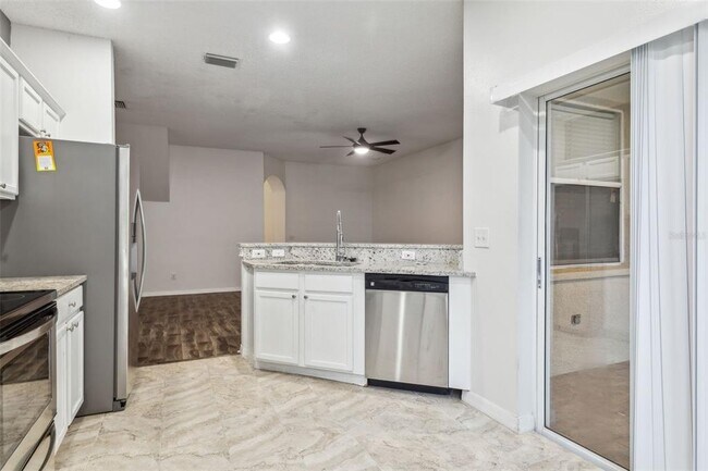 Building Photo - 655 Vallance Way NE