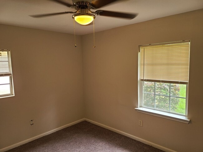 Building Photo - 2112 Melanie Dr