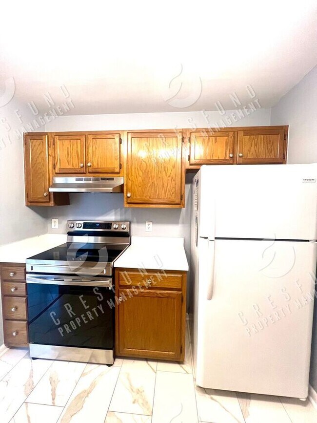 Building Photo - RENT JUST REDUCED!!! Exceptional value for a 3 Bedroom 2bath Fenced yard home close to Ft. Bragg