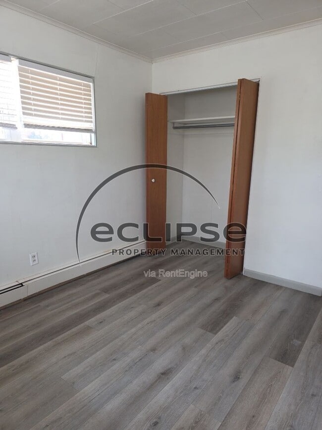 Building Photo - 731 3rd St