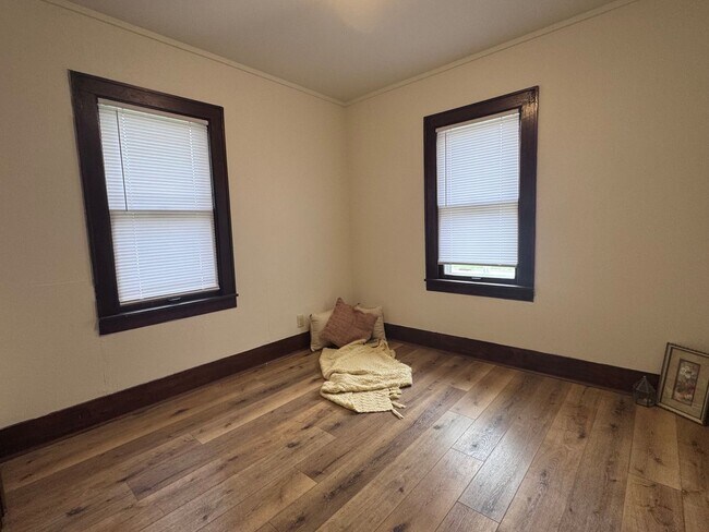 Building Photo - 2BD/1BA Single Family Home near Downtown Fond Du Lac!