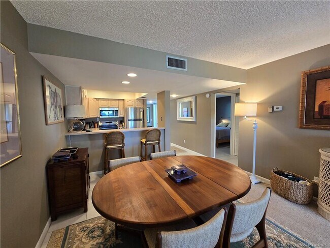 Building Photo - 5564 NE Gulfstream Way