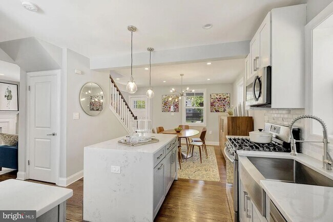 Building Photo - Newly Renovated Single Family home with Off Street Parking