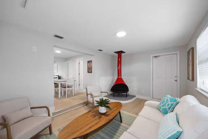 Building Photo - 1073 Kenwood Dr