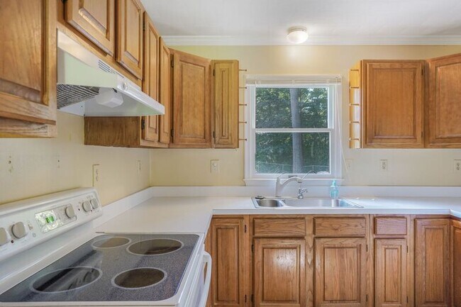 Building Photo - 8170 Linda Ln